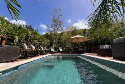 Image de Sol Cottage Villa 2 Br, 1 Ba, pool, lush landscaping, Ac in fabulous Fish Bay