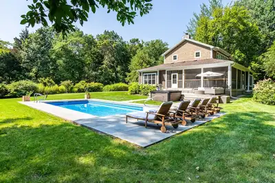 Image de Stunning home with Pool/Hot Tub/ Fire Pit/Screen Porch/Large Yard in Union Pier