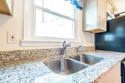 Image de Fairhaven in the Heart of Madison\n\n