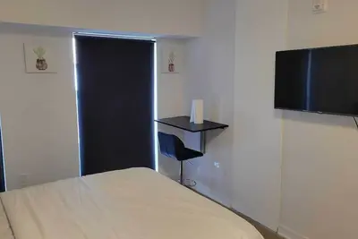 Image de A 5mn du quartier des spectacles, studio avec salle de gym et terrasse