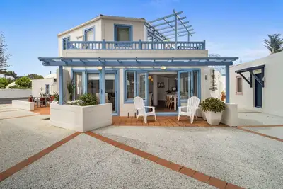Image de Poolside Waterfront - Orewa Oceanside Villa