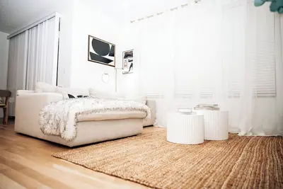Image de Charming 2-bedroom apartment in Wakefield with Ac,
