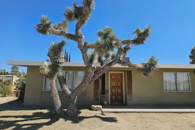 Image de Charming home in the heart of the Joshua Tree forest! Relax High Desert style.