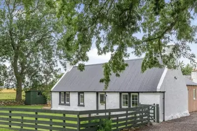 Image de Beautiful detached rural farm cottage in peaceful Easter Ross peninsula.