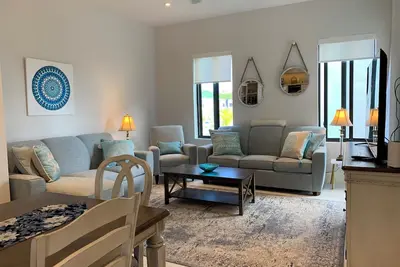Une escapade de luxe | 5 min à pied de la plage | tout nouveau, magnifique condo