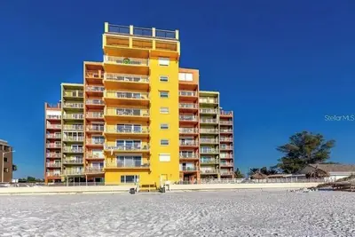 Image de Corner Unit with direct beach access and gorgeous views