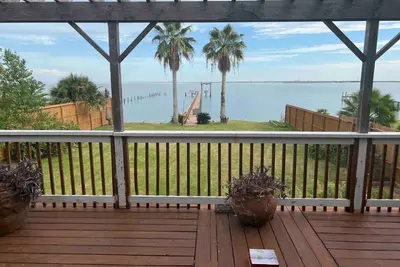 Image de 5 bedroom/4bath home w/310 ft private fishing pier and large back yard San Leon