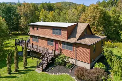 Image de Modern Log Cabin Getaway | Summer Adventures & Game Room Fun
