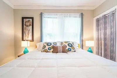 Image de River City Historic Cottage - Entire House 2 Bedrm