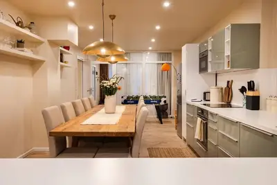 Image de 152 m ² Design Apart/10 pers. /close to Alex/children/free parking lot