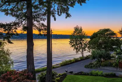 Image de Waterfront Tranquility on Crystal Springs