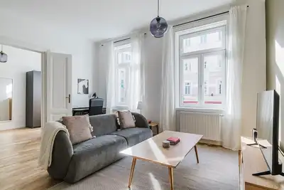 Image de Blueground | Landstraße, w/d, fully furnished