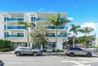 Image de Brand New  2-bedroom condo within walking distance of the beach