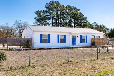 Image de Coastal Hubert 3b Home-Covered Patio, Pet-friendly!