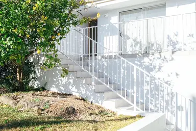 Image de Coastal family living, just 1km to Cronulla Beach! The Lemon Tree house.
