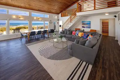 Image de Oceanfront, Direct Beach Access, Pool, Sleeps 15!