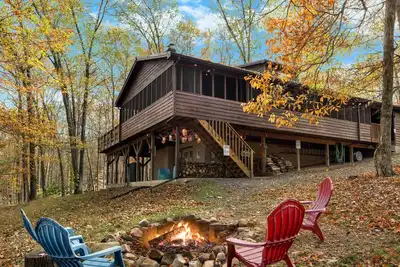 Image de Hot Tub, Deck, Grill, Fire Pit, Game Room & WiFi