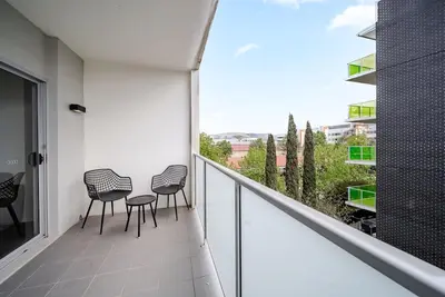 Image de Lakeside 1-Bed with A/C, Parking & Balcony