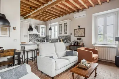 Image de GuestHost - Cosy and roomy apartment, entirely renovated, of 92 sqm on two levels, able to accommodate up to 6 people, on the second floor of a quiet building (Without lift). The accommodation consists of two levels, on the lower one there are: a living r