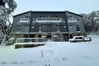 Image de Alpine Escape: Stylish 3br Villa 450m to Main Lift