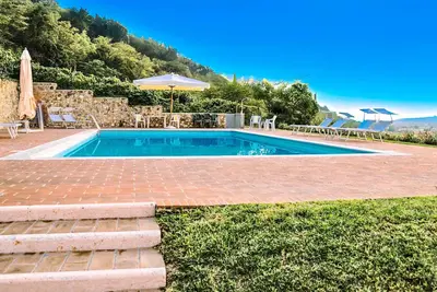Image de Joli appartement pour 8 personnes avec piscine, Wifi, climatisation, Tv et parking, près de Vérone