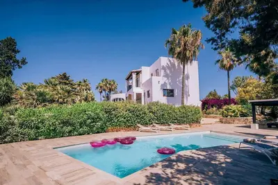 Image de Belle maison de vacances avec salle de cinéma