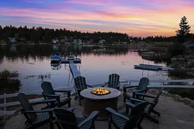 Image de Lakefront Splendor:Spectacular Lakefront Property w/Private Dock! Pool Table + Foosball Table! Spacious Outdoor Deck! Patio & Yard w/Firepit!