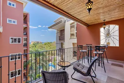 Image de Private 5th Floor Condo in Playa Langosta