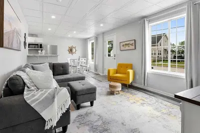 Image de Sleeps 6, Hot Tub, Neshotah Beach