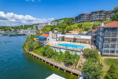 Image de Luxury Lakefront Condo Close to the Strip
