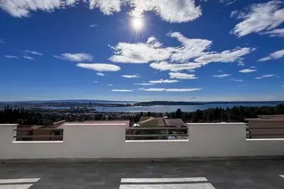 Spacious 5-bedroom\/duplex apartment with amazing view near Split centre.