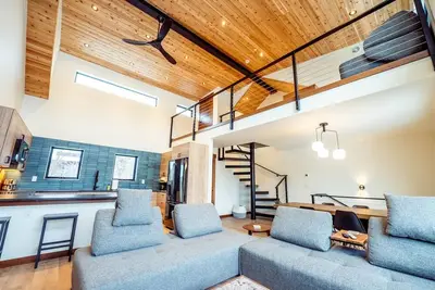 Image de Cloud Nine Central - Luxury Downtown Whitefish Condo, 4 Bedrooms, Private Hot