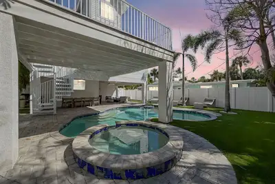 Image de Luxury 3-Story Beach Home with Pool & Spa, Anna Maria