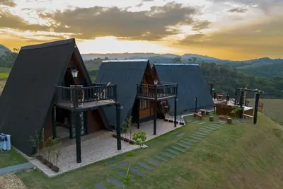 Image de Rustic chalet with hot tub, beautiful view and breakfast in Serra Negra