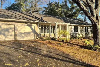 Image de Charming 4-bedroom ranch house near downtown Lake Forest with Ac, WiFi