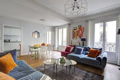 Image de Appartement de 4 pièces près de l'Arc de Triomphe & Théâtre Marigny