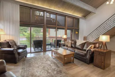Image de New! High Mountain Home (#703) |10 min to Ski - Golf - Ac/Pool/Hot Tub/Deck