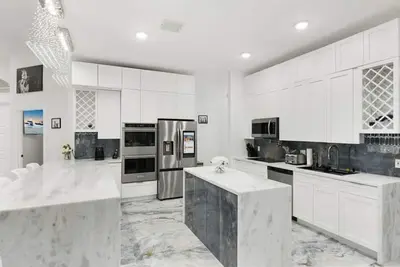Image de Modern 6-bedroom pool home in West Palm