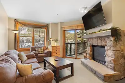 Image de Easy Access to Ski Slopes & Village Amenities, Short Walk to Shops/Dining