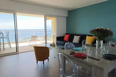 Marinella, vue mer panoramique, îles sanguinaires, maquis. Grand F4 traversant.