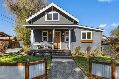 Image de Bluebird Day - Lakewood Cottage