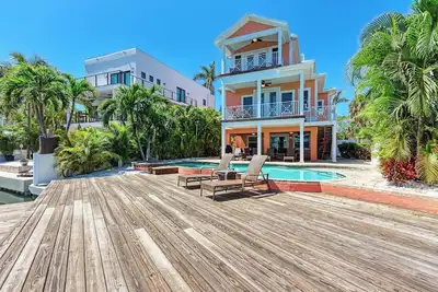 Image de Family-Friendly Waterfront Paradise!