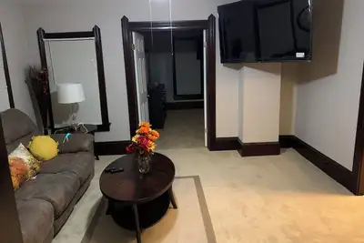 Image de Cozy one bedroom with great access to downtown, and near by shopping!