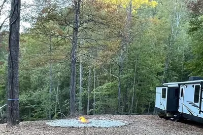 Image de Rv\/Camper in wilderness of Dunlow Wv