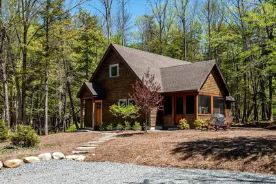 Image de Cozy cottage: central to lakes w/ beach access, hiking, skiing & entertainment