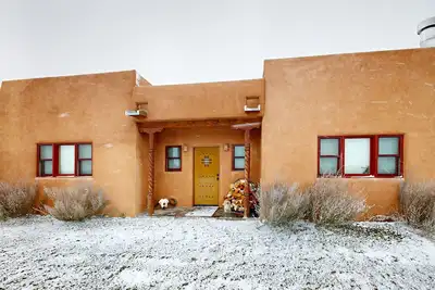 Image de Southwestern home with hot tub, mountain views, & ping pong