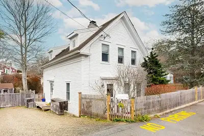 Image de Stellar home in West End walk to downtown w/ parking & outdoor space