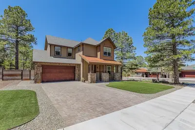 Image de Newly Built Flagstaff Home + Grill + Korean Bbq!
