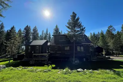 Image de 33 miles from Glacier! A place to pause and reconnect minutes from Whitefish.