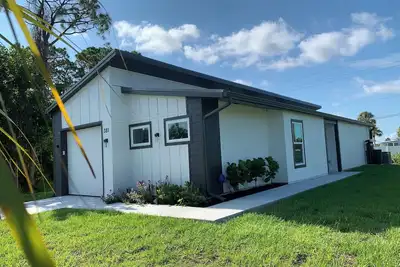 Image de Modern Minimalist 2-bedroom Brand New House in Venice, Florida